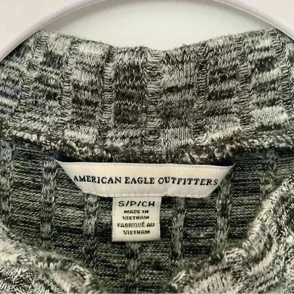 American Eagle AEO Gray Mock Neck Sleeveless Top Women’s Small - Picture 3 of 5